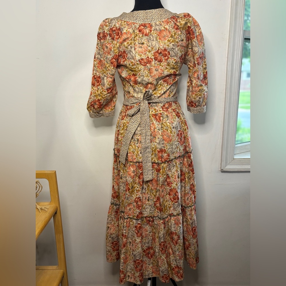 1970s BELLE FRANCE Floral Prairie Peasant Ruffle Dress
Jane Schaffhausen Size 10 - Picture 4 of 12